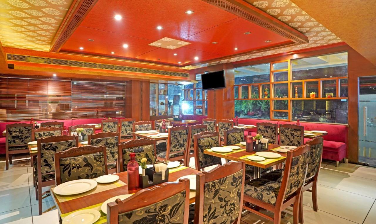 Treebo The Royal Cm, 4 Km From City Palace 자이푸르 외부 사진